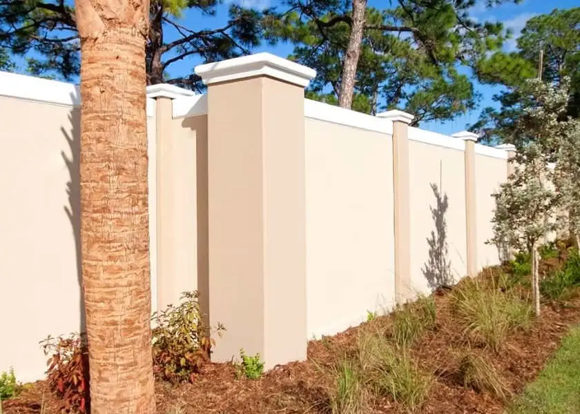 Pagar Tembok Minimalis dengan Aksen List Tipis